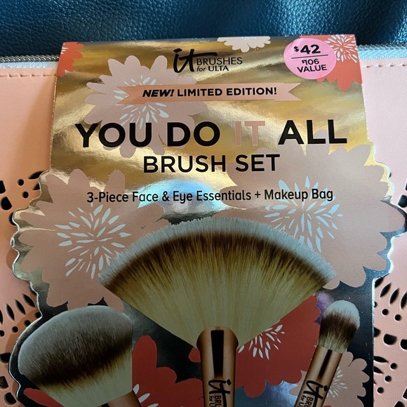 IT Brushes for ULTA Cosmetics You Do It All Brush Set & Beauty for Real Set NWT - Picture 3 of 5